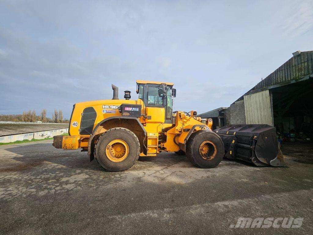 Hyundai HL960 Gumikerekes homlokrakodók