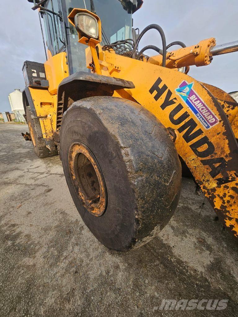Hyundai HL960 Gumikerekes homlokrakodók