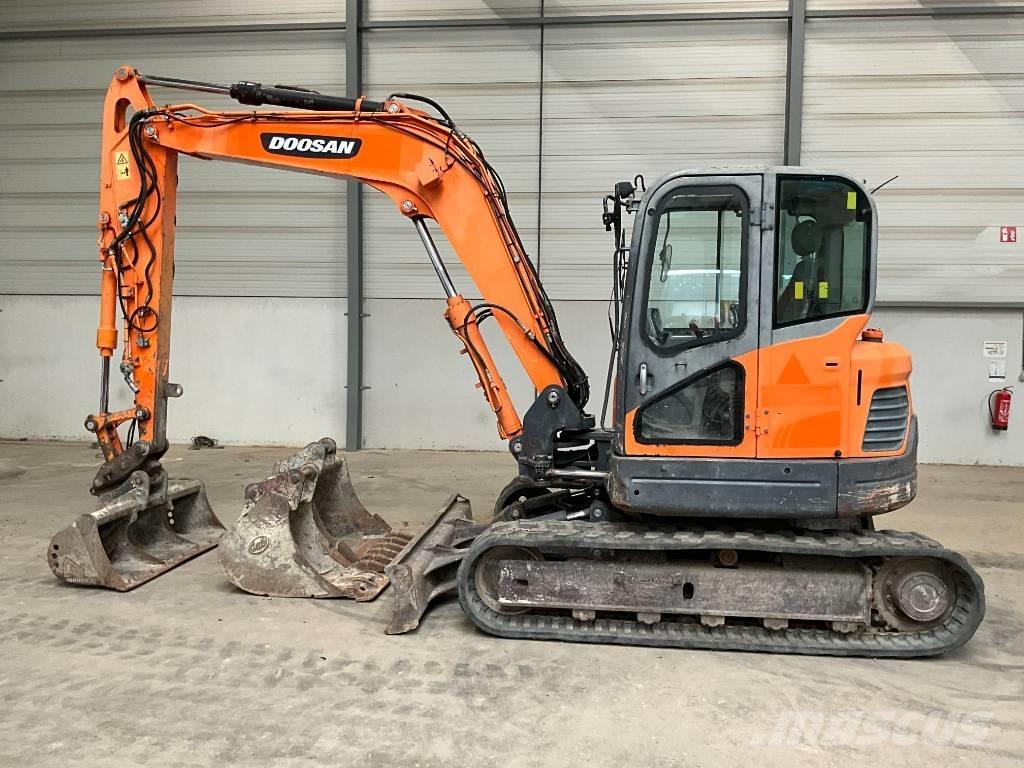 Doosan DX 80 R Közepes (midi) kotrók 7 t - 12 t