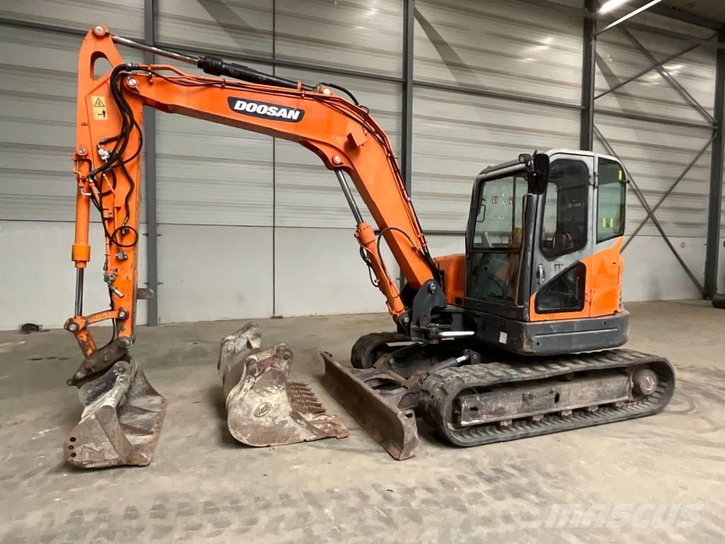 Doosan DX 80 R Közepes (midi) kotrók 7 t - 12 t