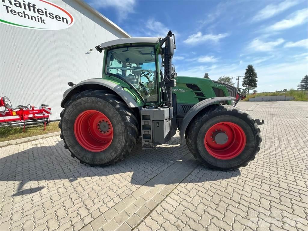 Fendt 828 Vario Traktorok