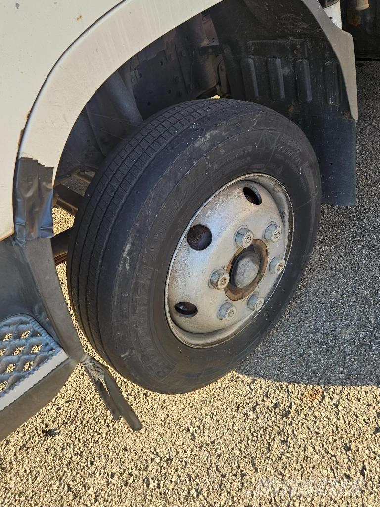 Jinwoo JW280 Teherautóra szerelt emelők és állványok