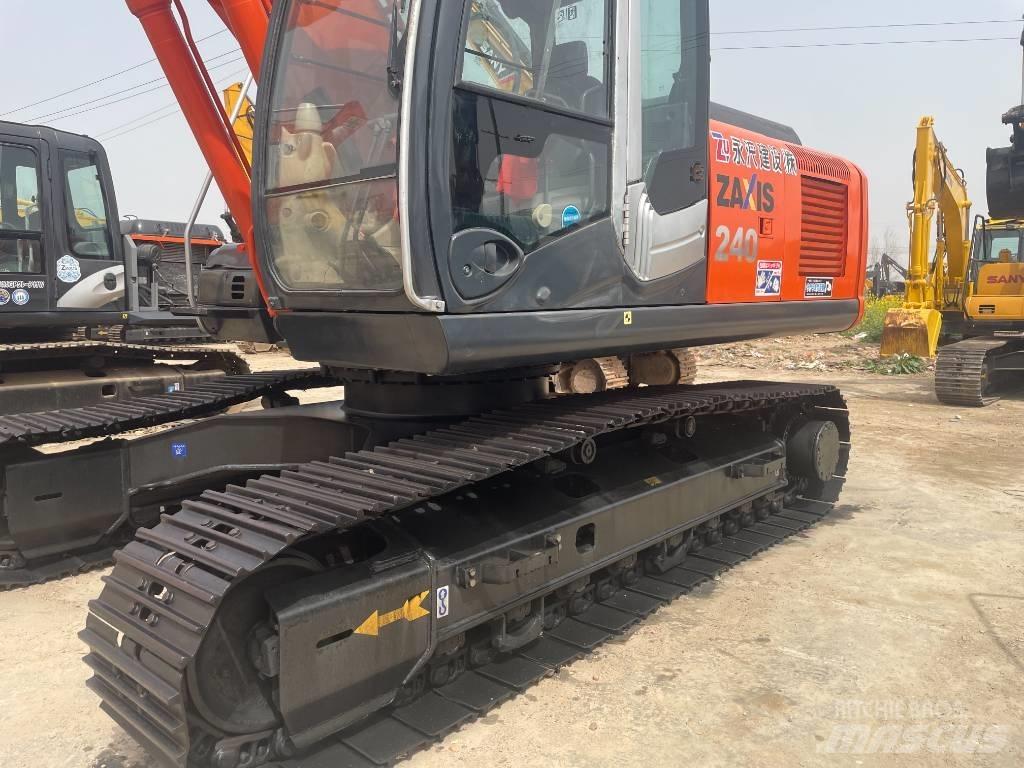 Hitachi ZX 240 Lánctalpas kotrók