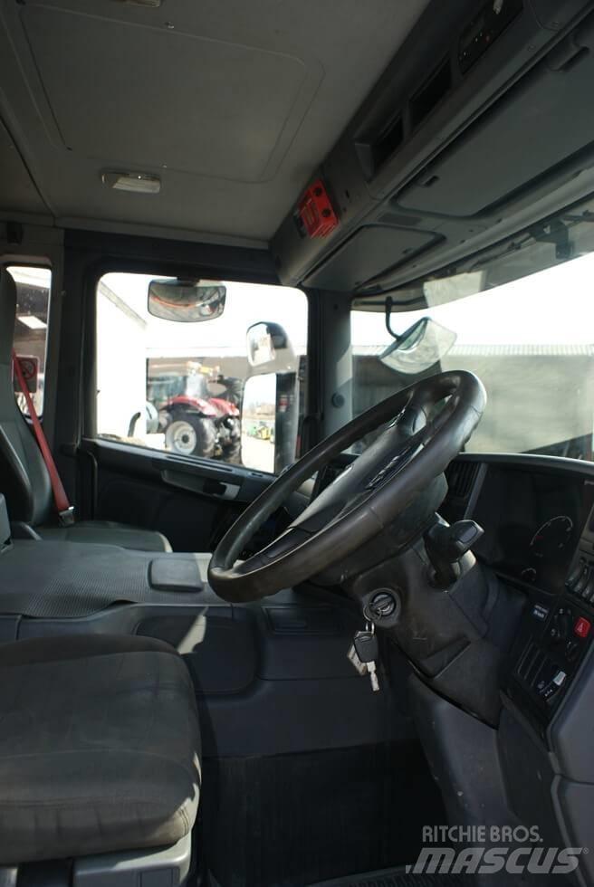 Scania P 360 CB Platós/Csörlős teherautók