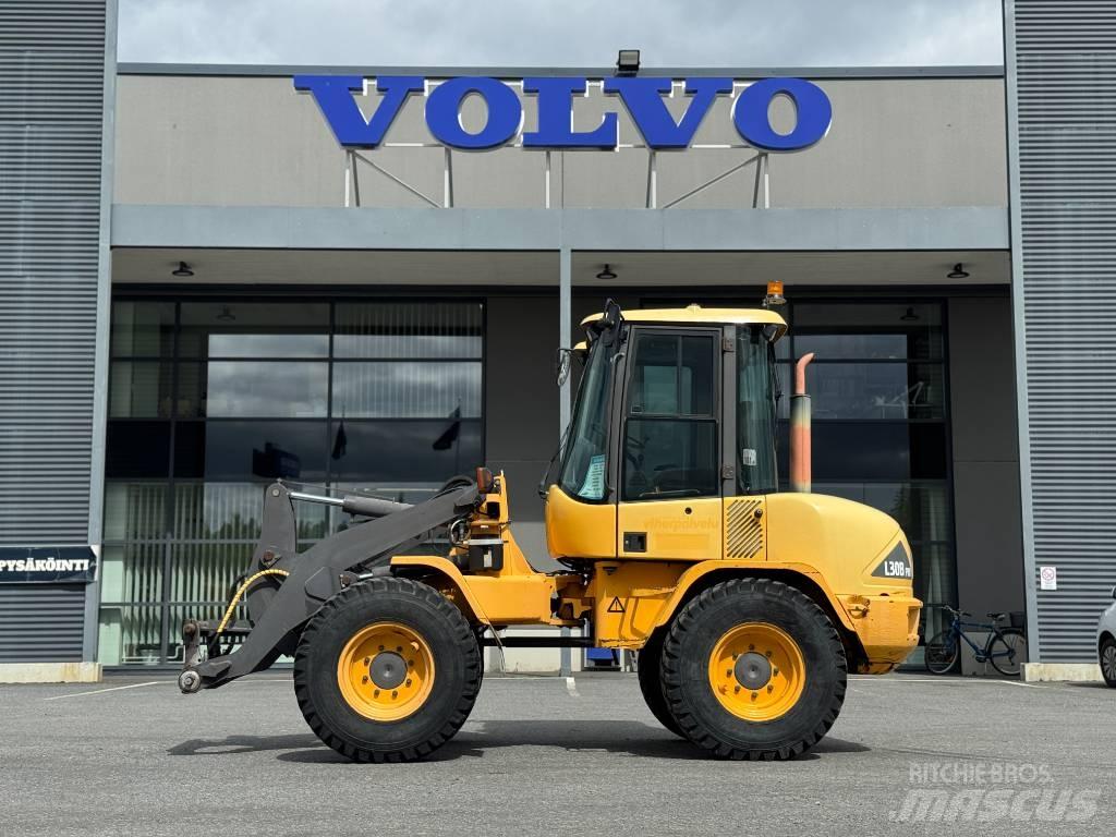 Volvo L 30 B Gumikerekes homlokrakodók