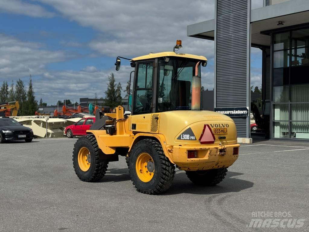 Volvo L 30 B Gumikerekes homlokrakodók