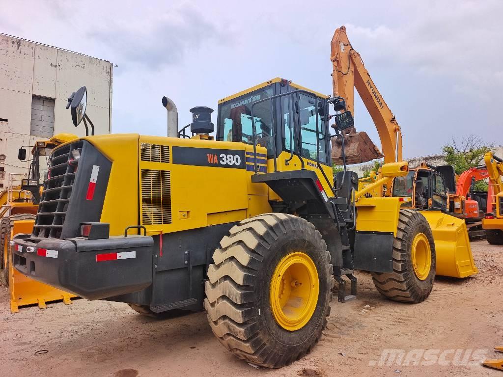 Komatsu WA 380 Gumikerekes homlokrakodók