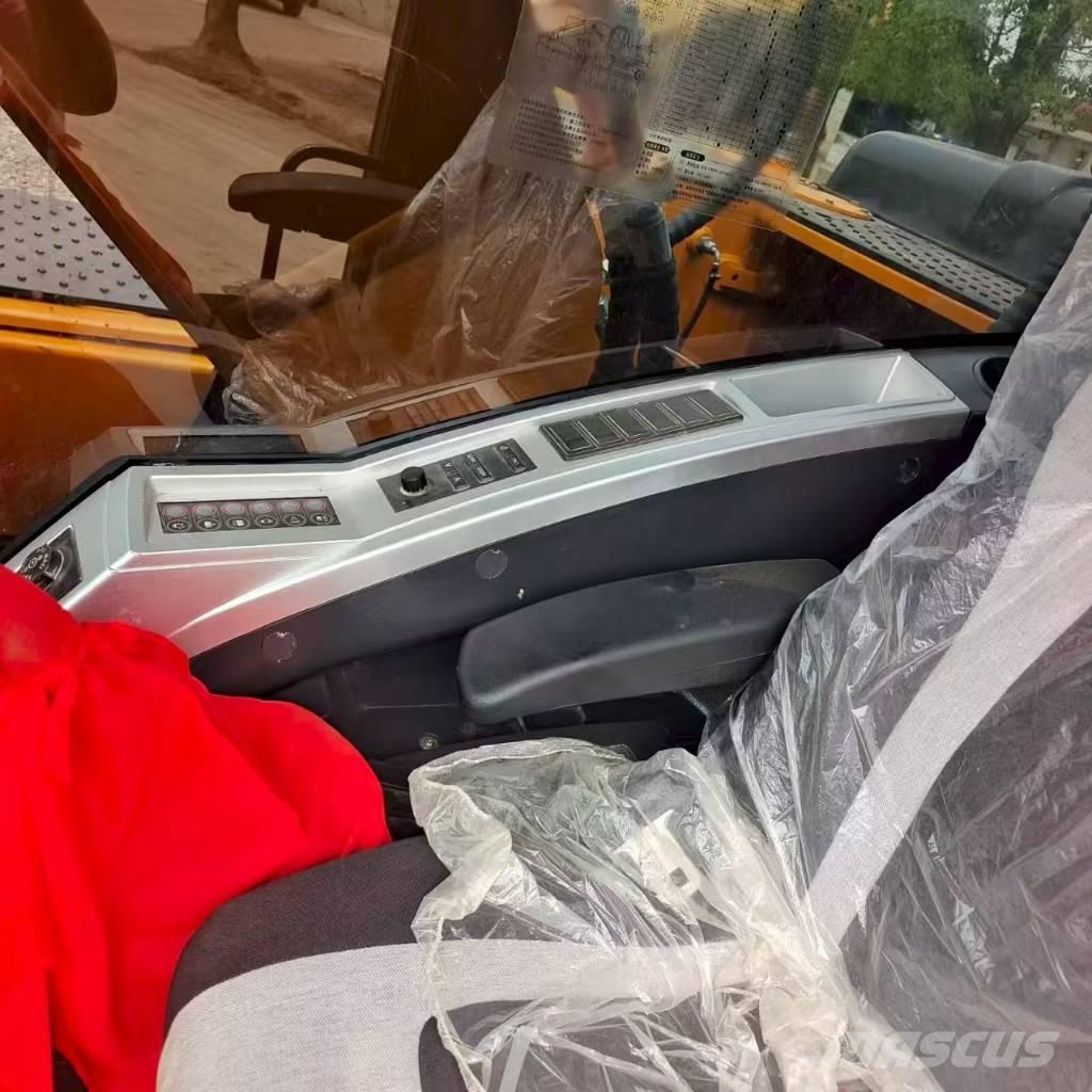 Hyundai 220LC-9S Lánctalpas kotrók