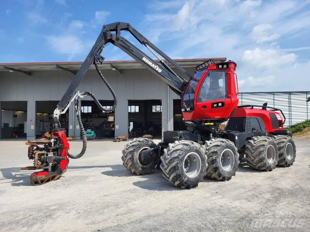 Komatsu 931 XC Betakarítók