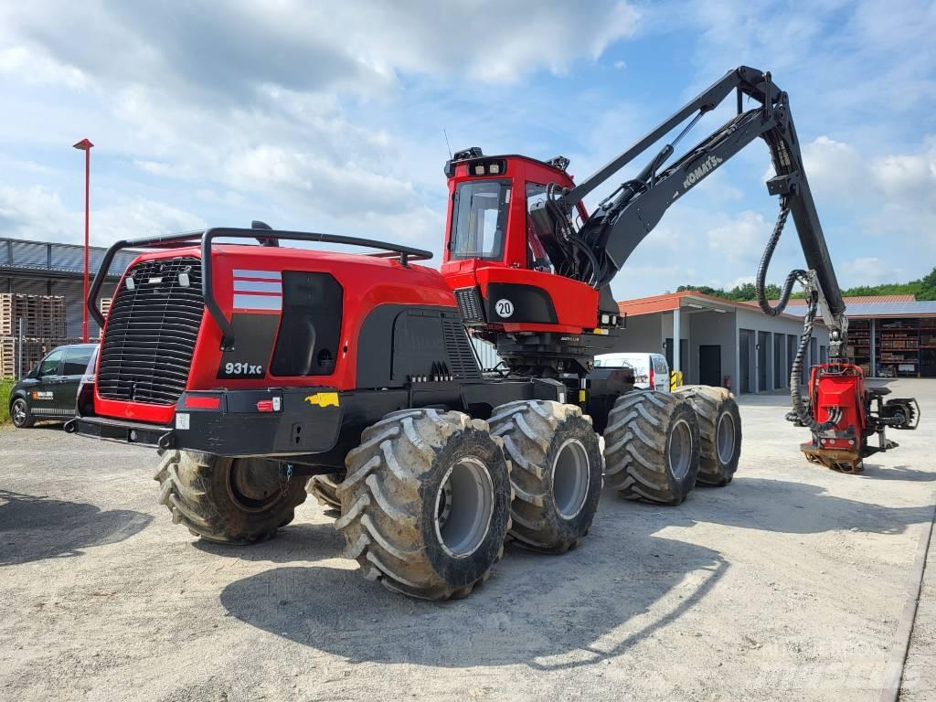 Komatsu 931 XC Betakarítók