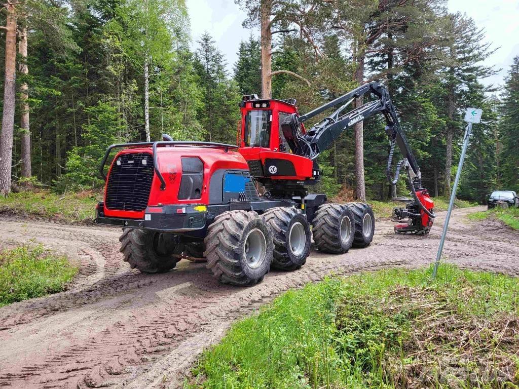 Komatsu 931 XC Betakarítók