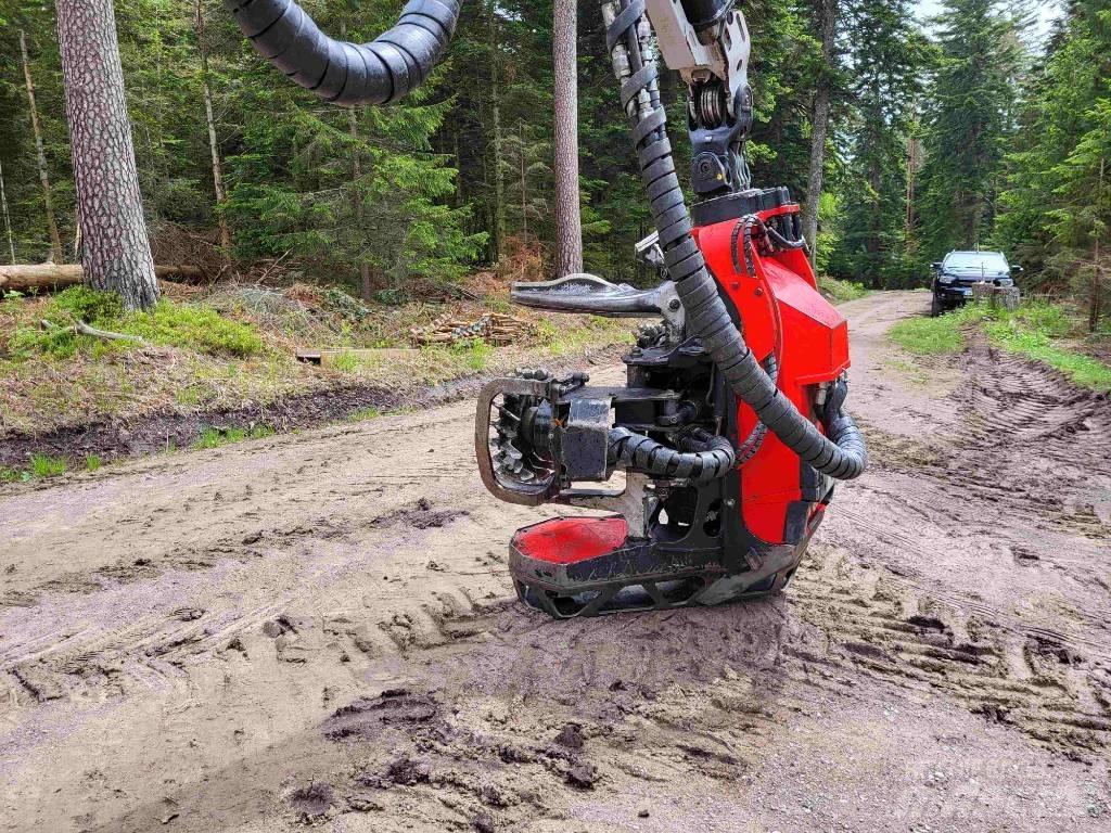 Komatsu 931 XC Betakarítók