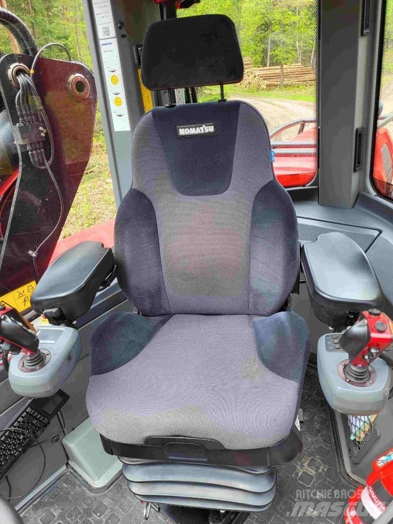 Komatsu 931 XC Betakarítók