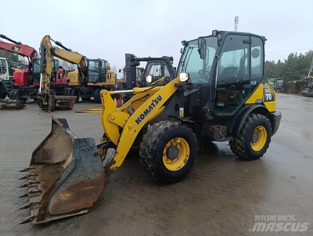 Komatsu WA70-7 Gumikerekes homlokrakodók