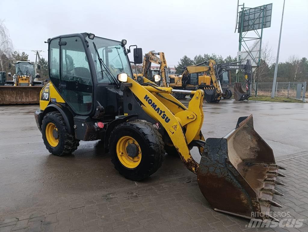 Komatsu WA70-7 Gumikerekes homlokrakodók