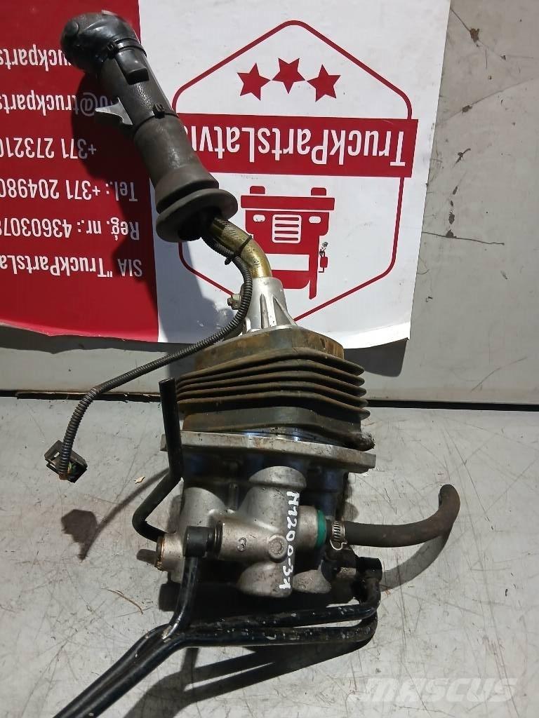 MAN TGA    813260566111 Vezetőfülke és belső tartozékok