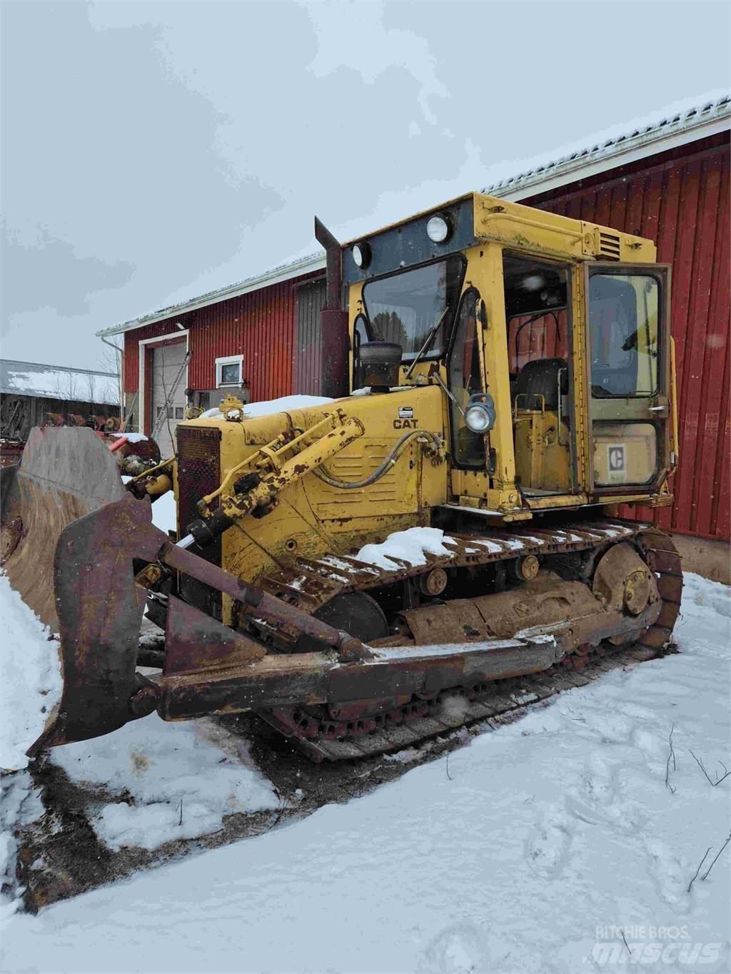 CAT D4E lánctalpas dózerek