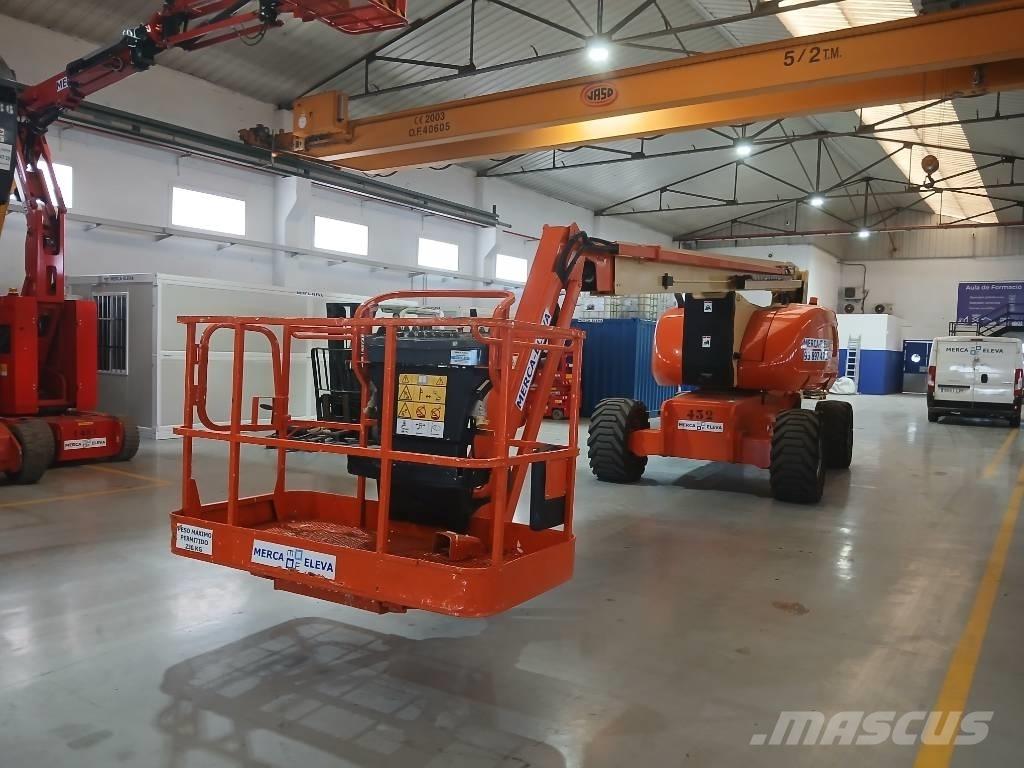 JLG 800 AJ Karos emelők