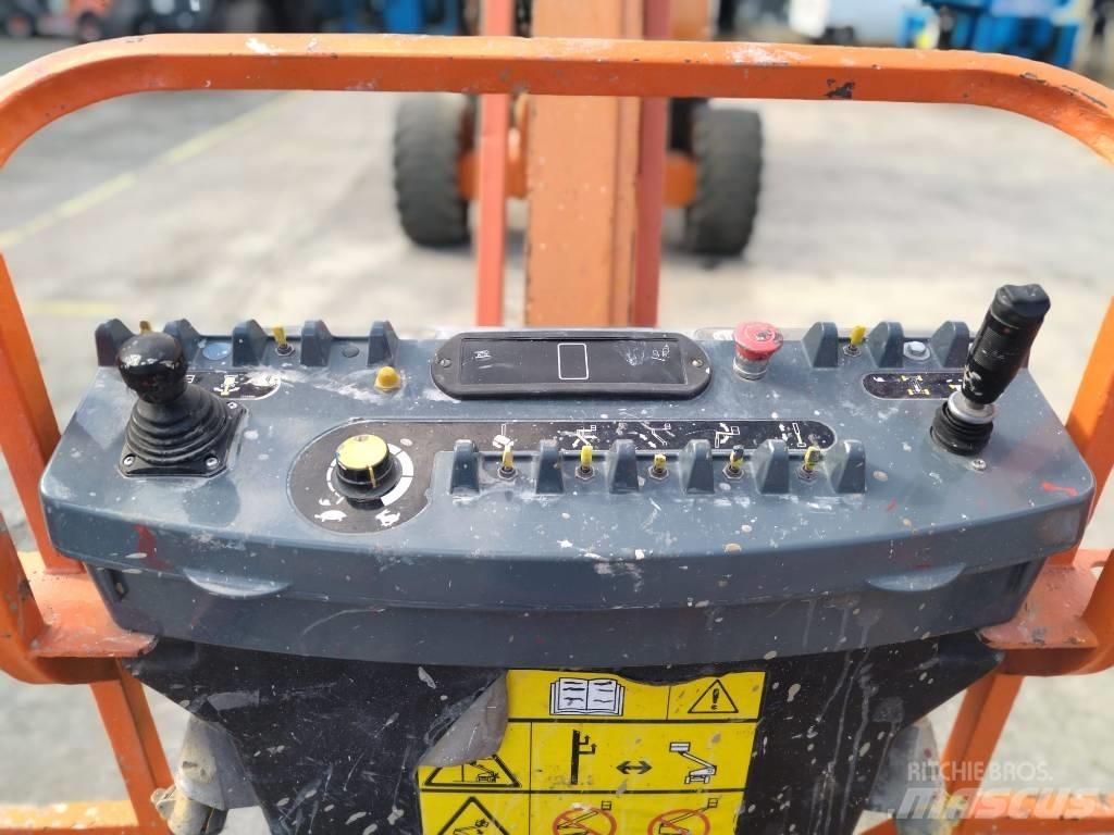 JLG 800 AJ Karos emelők