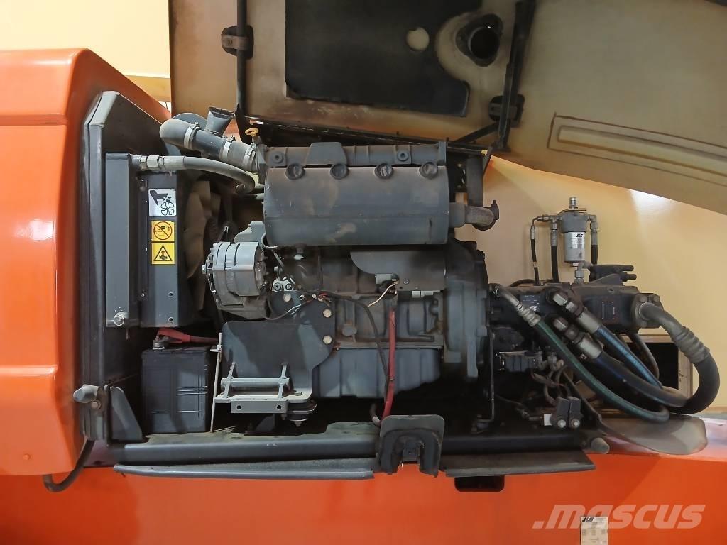 JLG 800 AJ Karos emelők
