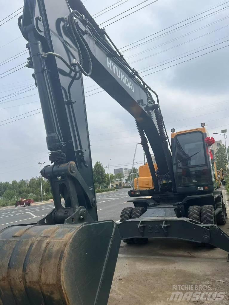 Hyundai 210WVS Gumikerekes kotrók