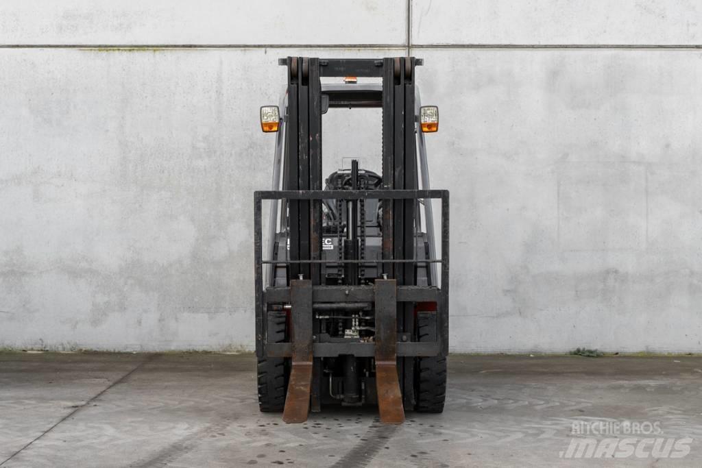 Manitou MI 25 D Dízel targoncák