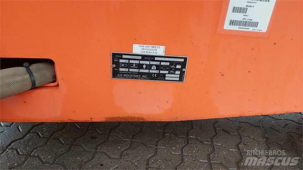 JLG 800AJ Karos emelők