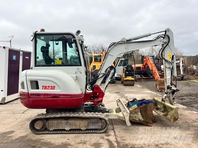 Takeuchi TB 230 Mini kotrók < 7t
