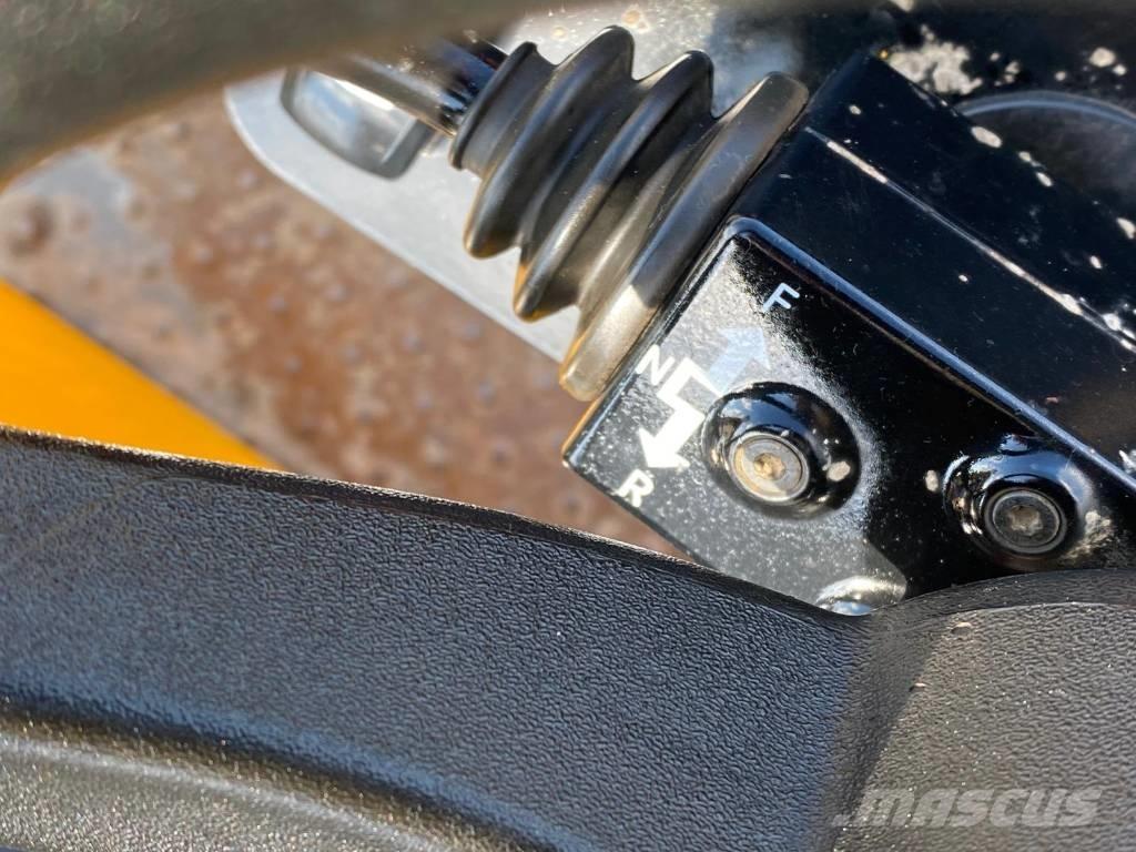 JCB 3 T-2 Mezei dömperek