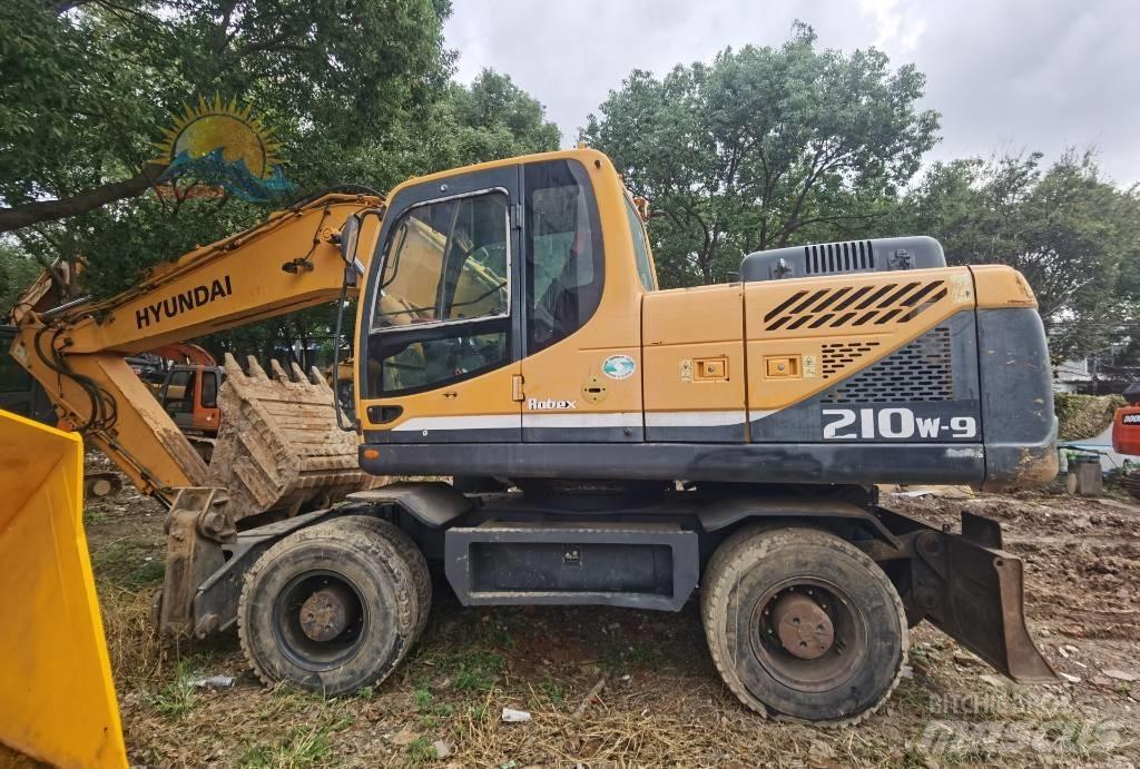 Hyundai R210W-9 Gumikerekes kotrók