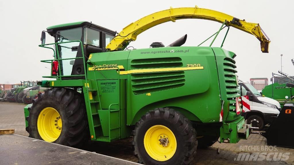 John Deere 7300 Önjáró szecskázók