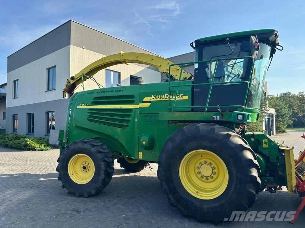 John Deere 7300 Önjáró szecskázók