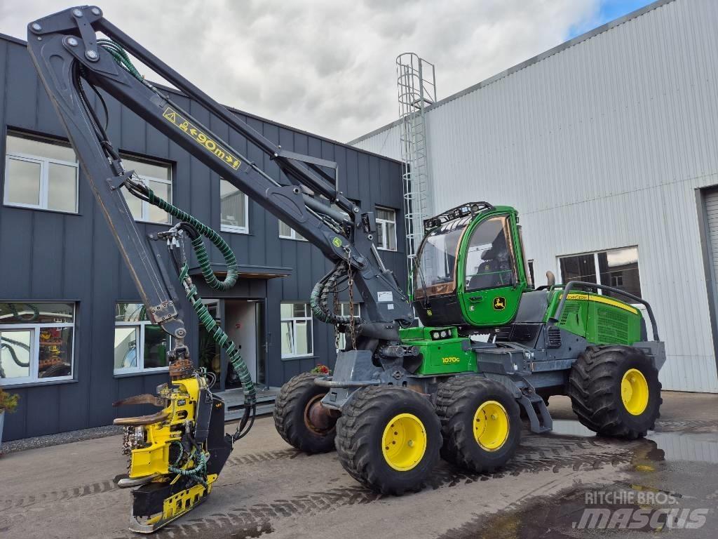 John Deere 1070 G Betakarítók