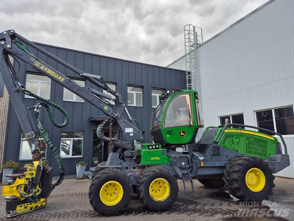 John Deere 1070 G Betakarítók