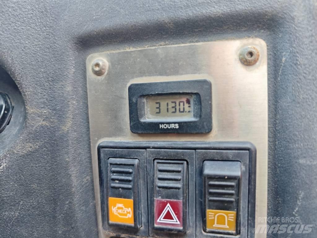Ausa D 600 APG Mezei dömperek