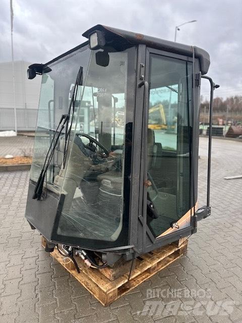 CASE 721 F USED CAB Vezetőfülke és belső tartozékok