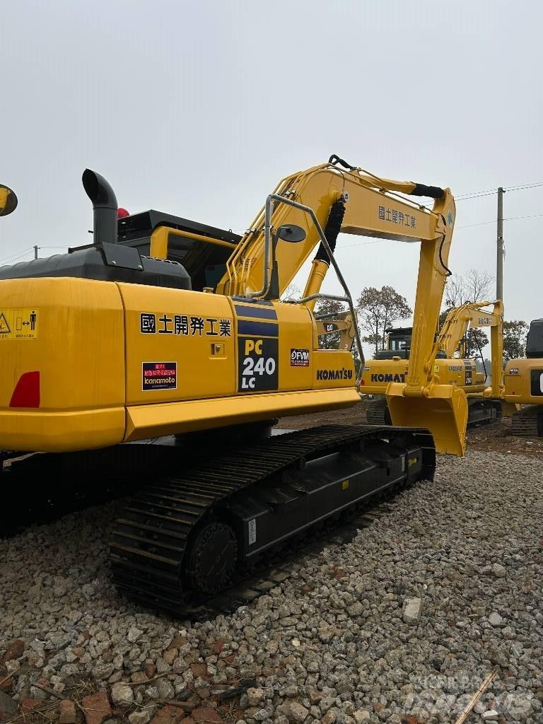 Komatsu 240-8 Lánctalpas kotrók