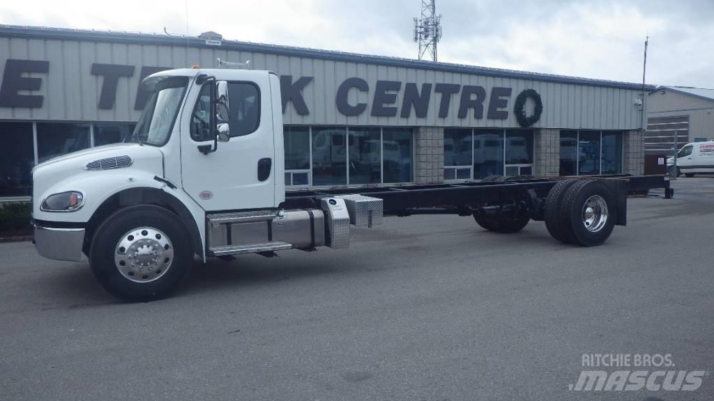 Freightliner M2 106 Fülkés alváz