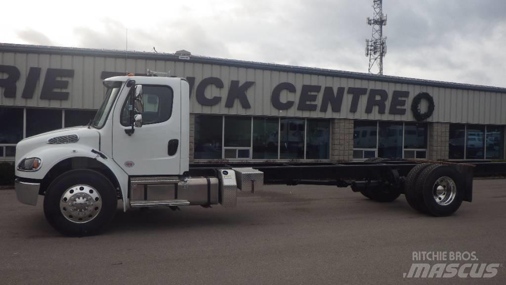 Freightliner M2 106 Fülkés alváz