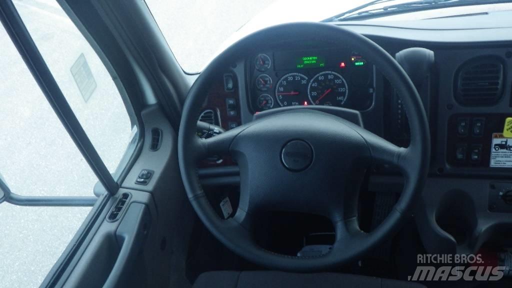 Freightliner M2 106 Fülkés alváz