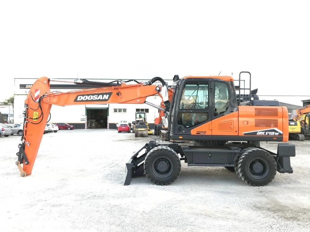 Develon DX 170 W-7 Gumikerekes kotrók