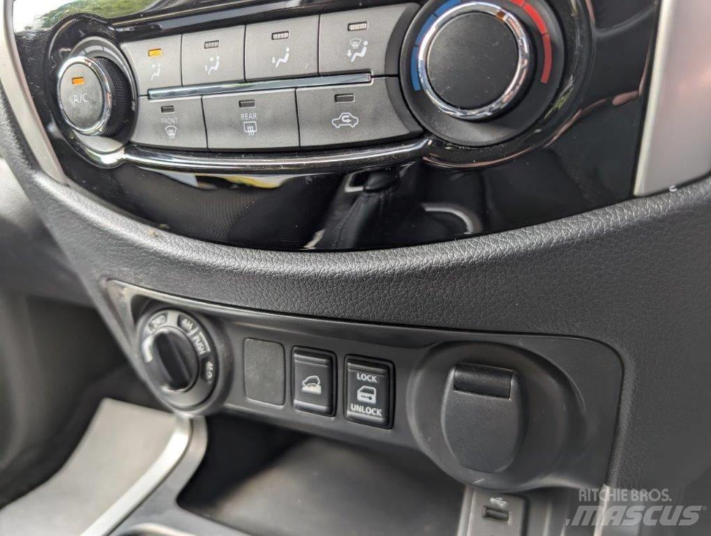Nissan Navara Kis teherszállító/Platós kocsi
