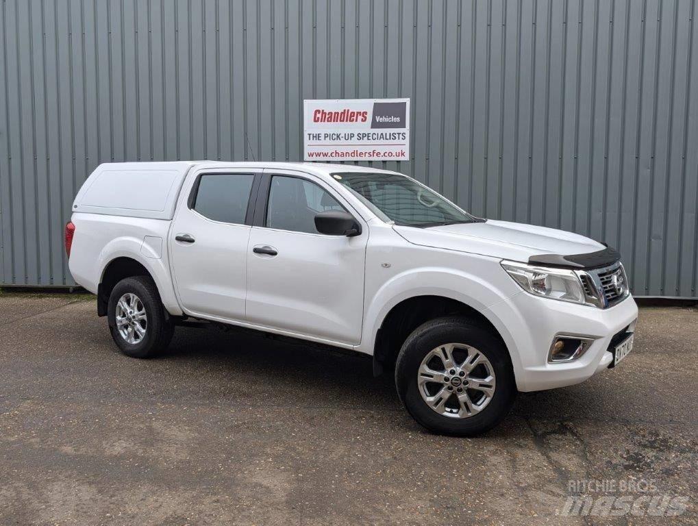 Nissan Navara Kis teherszállító/Platós kocsi