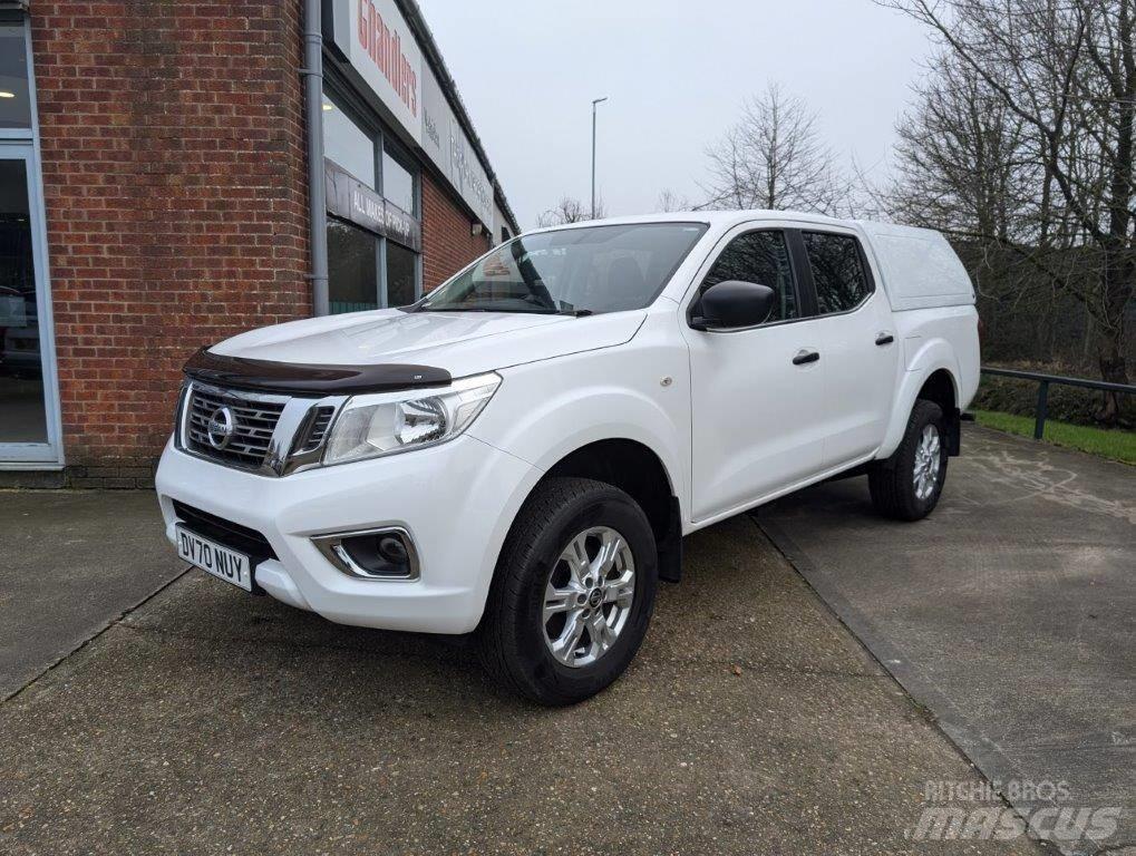 Nissan Navara Kis teherszállító/Platós kocsi