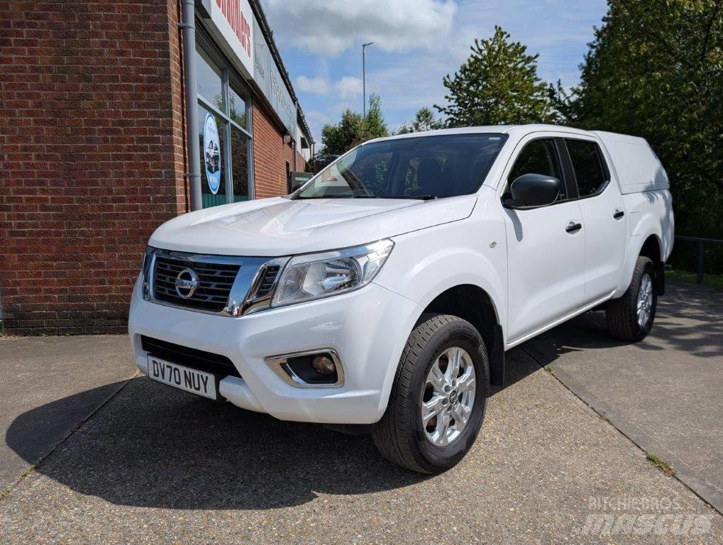 Nissan Navara Kis teherszállító/Platós kocsi