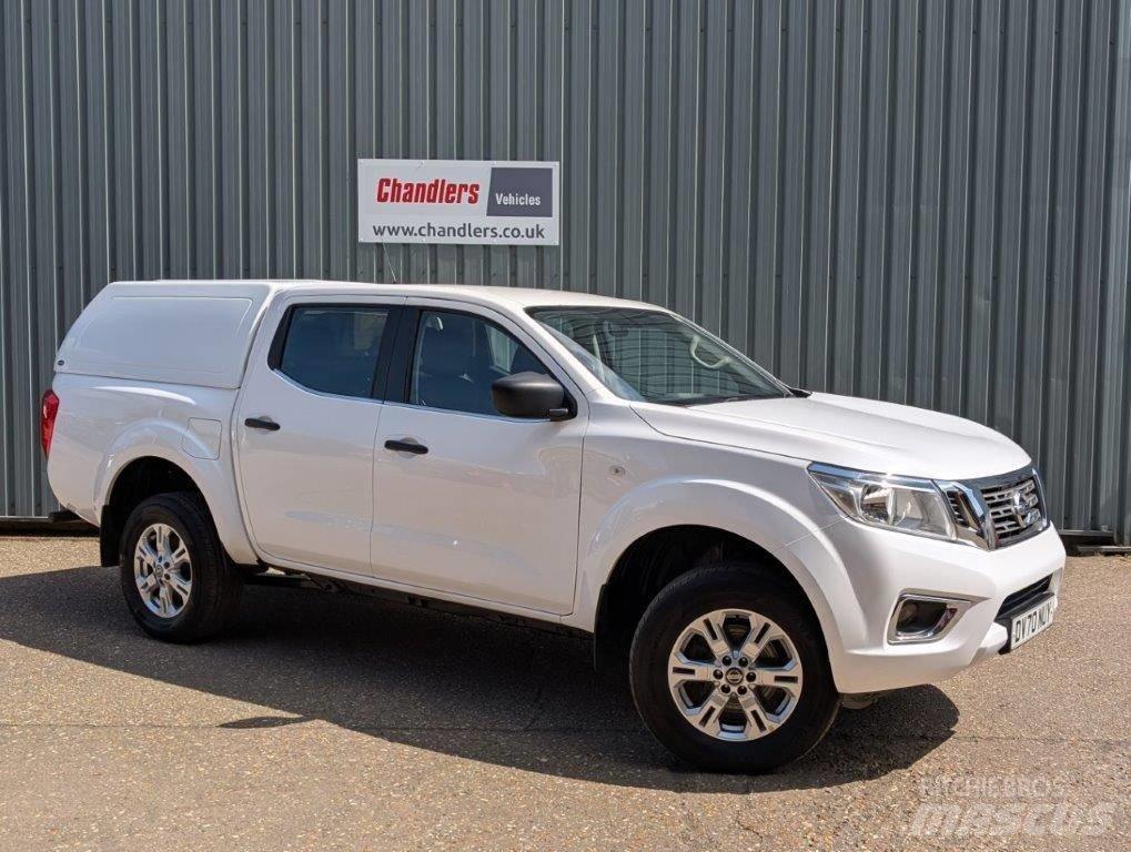 Nissan Navara Kis teherszállító/Platós kocsi