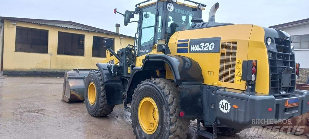 Komatsu WA 320 Gumikerekes homlokrakodók