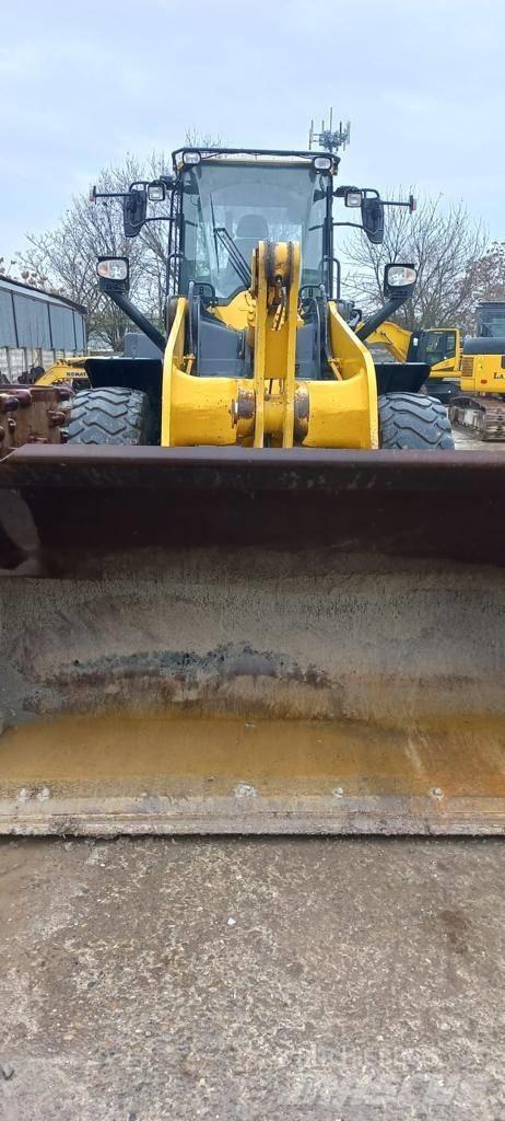 Komatsu WA 320 Gumikerekes homlokrakodók