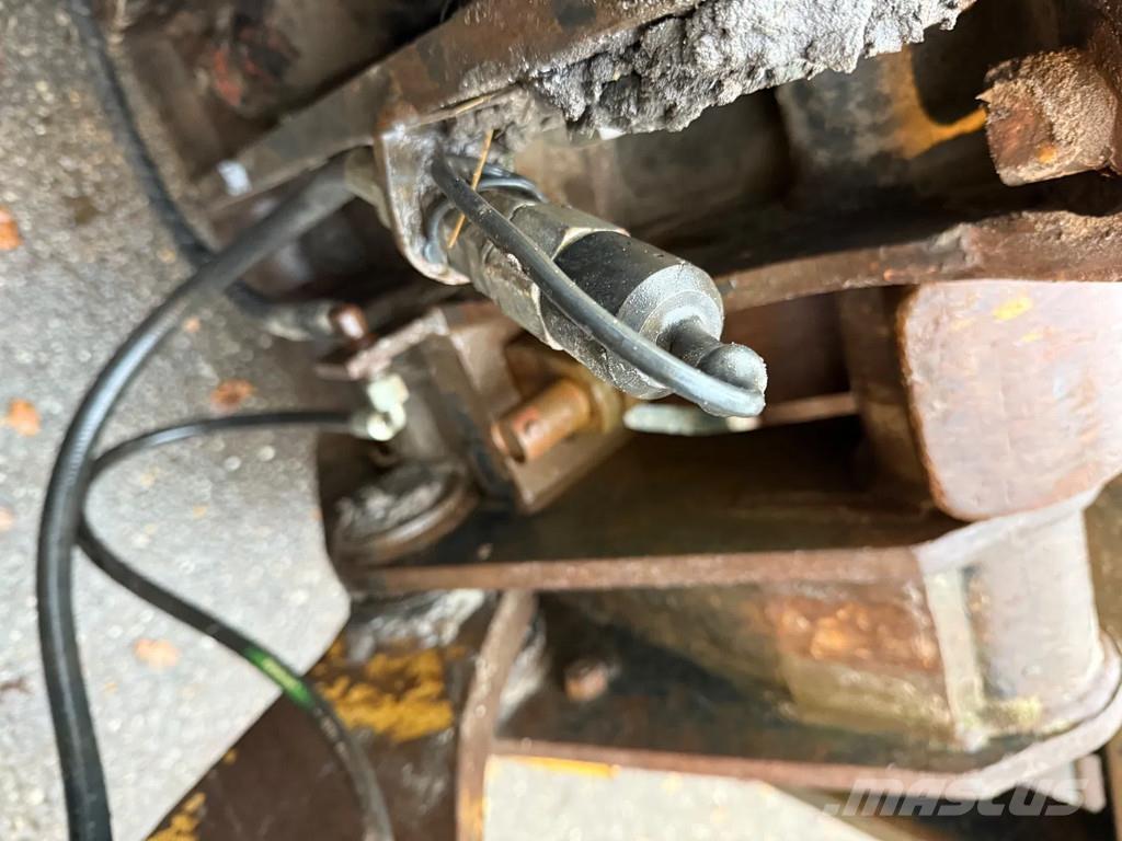 CAT 928F Gumikerekes homlokrakodók