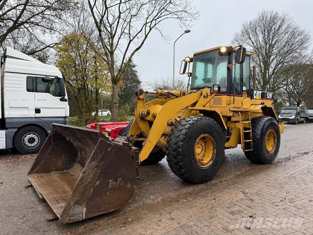 CAT 928F Gumikerekes homlokrakodók